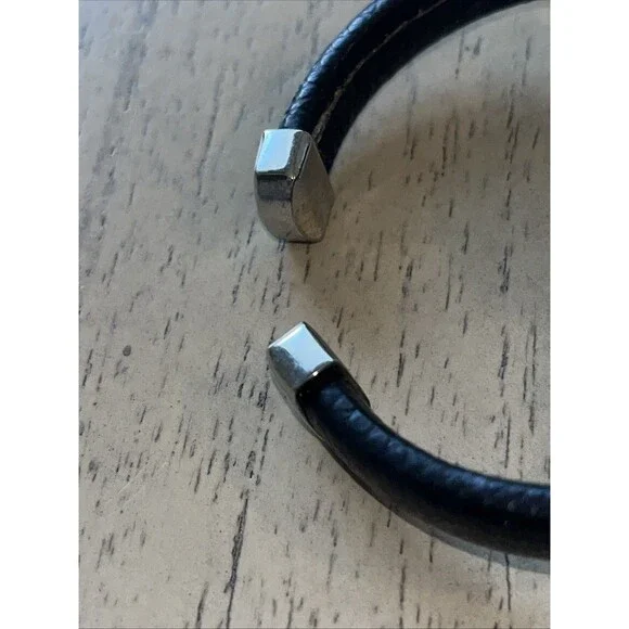 Concepts Women's Quartz Analog Watch #36513 Black Cuff Bangle Band - Picture 5 of 7